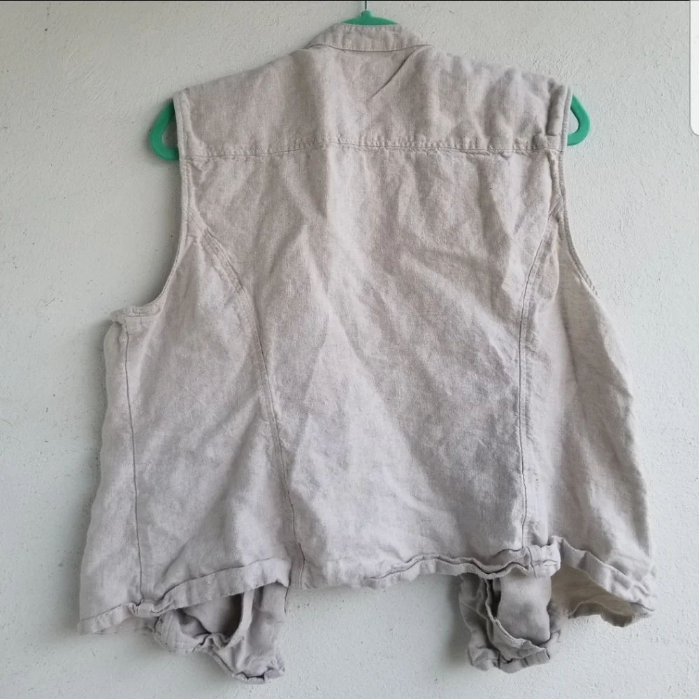 Beige Sleeveless Vest - Picture 3 of 6